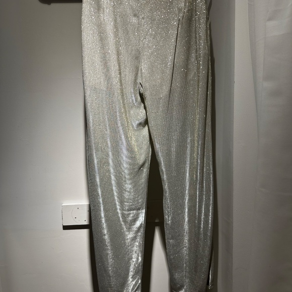 Le Lis Suit Set - Picture 13 of 15